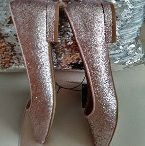 🎈SOLD🎈NEW Rose Gold Flats